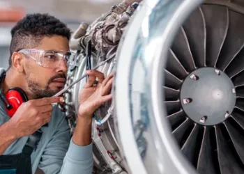 Apa Itu Aerospace Engineer? Tugas, Syarat, dan Risiko Kerja